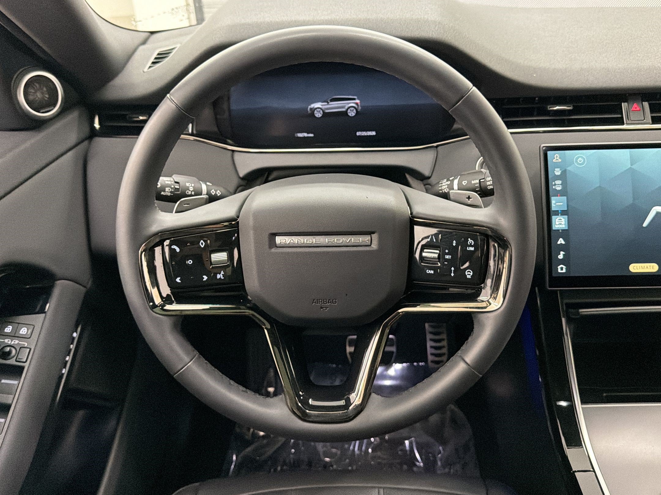 Used 2025 Land Rover Range Rover Evoque Dynamic SE AWD/4WD image 11