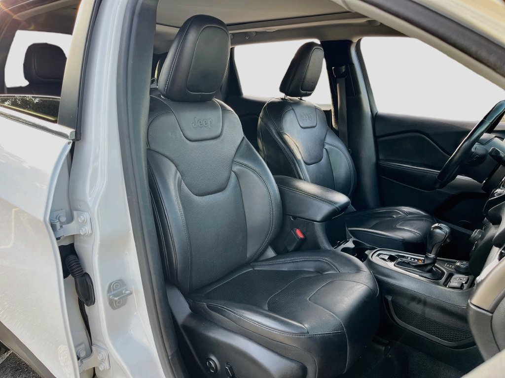 Used 2019 Jeep Cherokee Limited AWD/4WD image 28