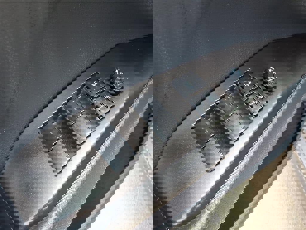 Used 2023 Toyota Camry SE image 13