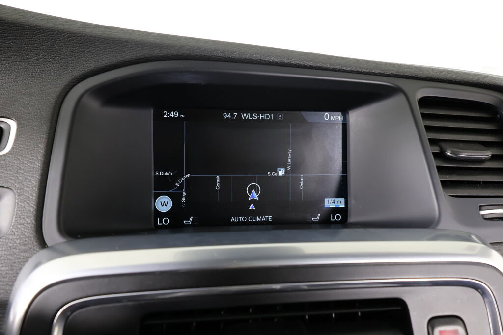 Used 2016 Volvo V60 T5 Cross Country Platinum image 35