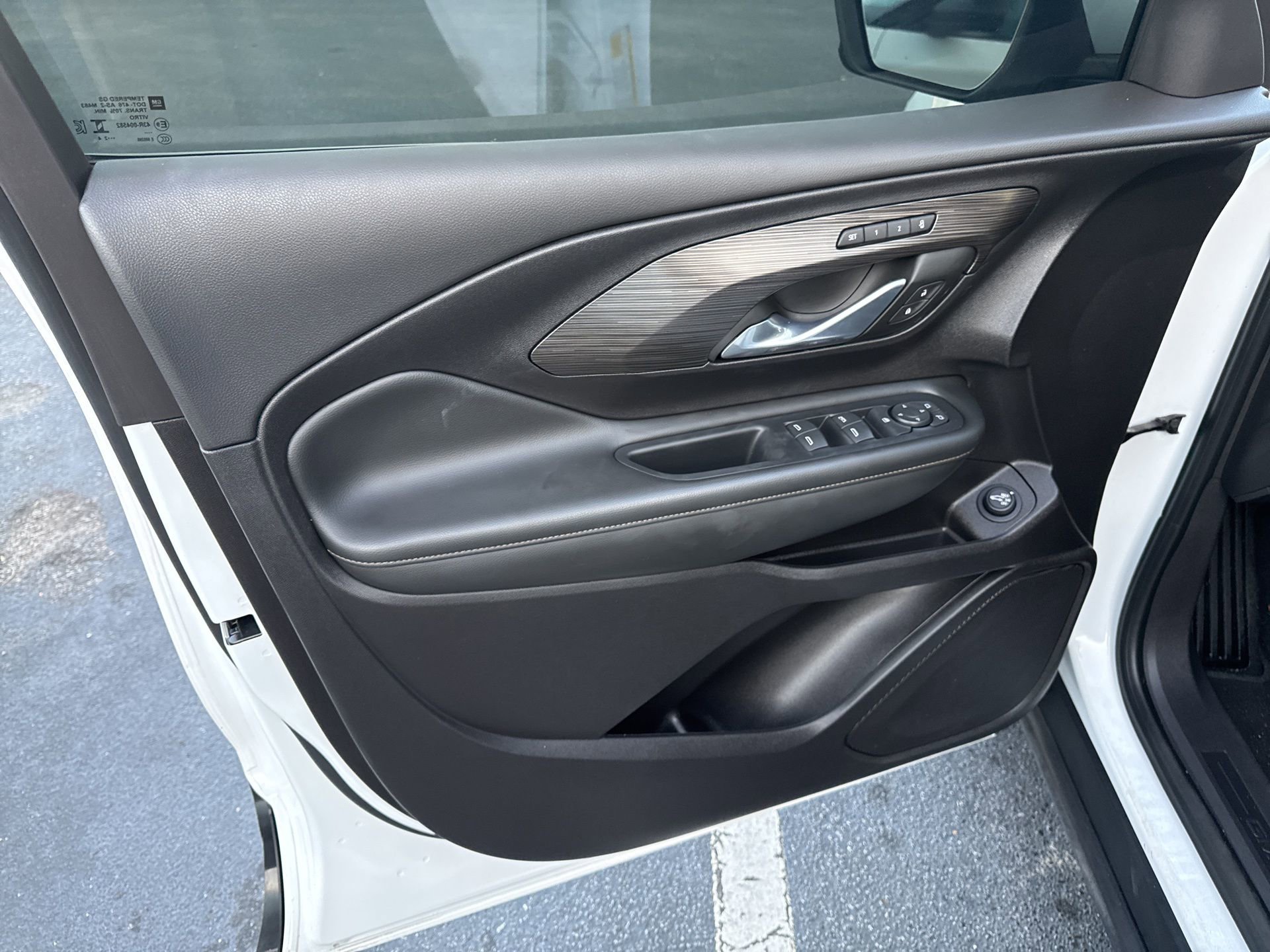 Used 2024 GMC Terrain SLT image 13