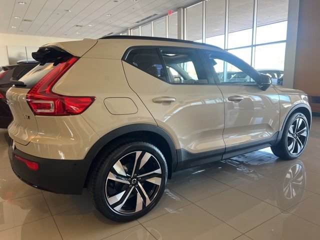 New 2026 Volvo XC40 B5 Ultra w/ Climate Package AWD/4WD image 5