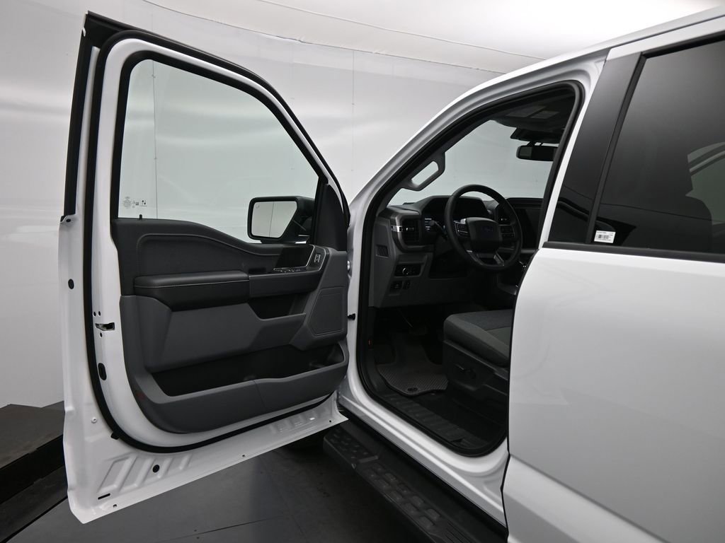 New 2025 Ford F150 Lightning XLT image 8