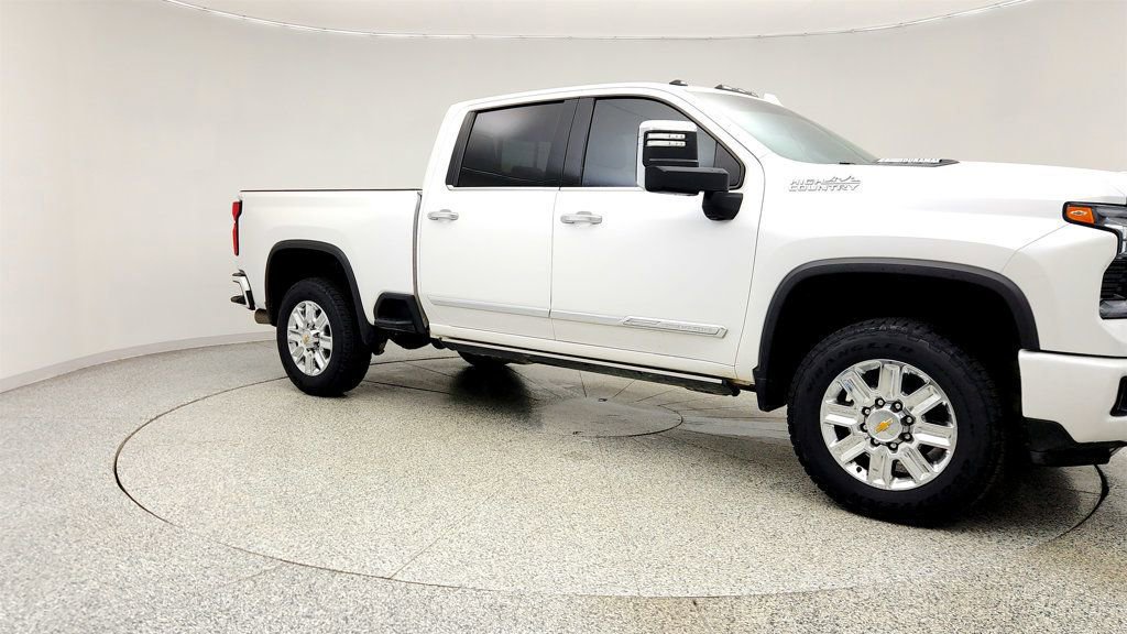 Used 2024 Chevrolet Silverado 2500 High Country w/ High Country Premium Package AWD/4WD image 3