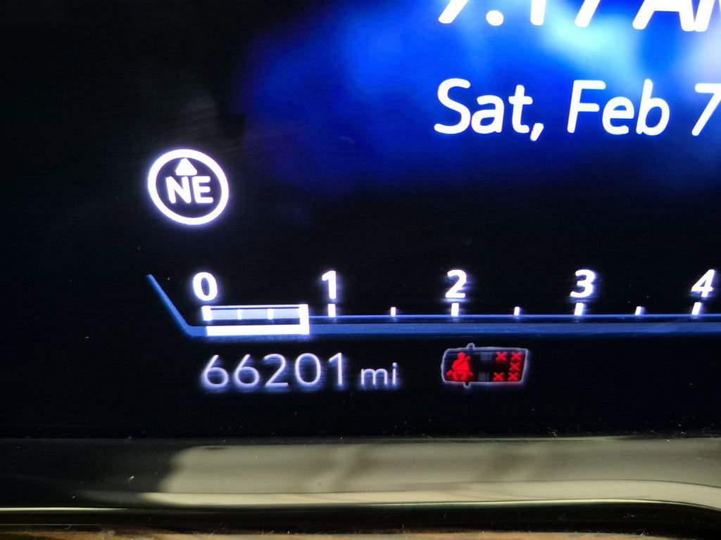 Used 2023 Cadillac Escalade Premium Luxury RWD image 12