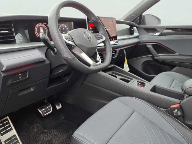 New 2026 Volkswagen Tiguan SE R-Line image 16