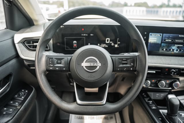 Used 2025 Nissan Kicks SV AWD/4WD image 34