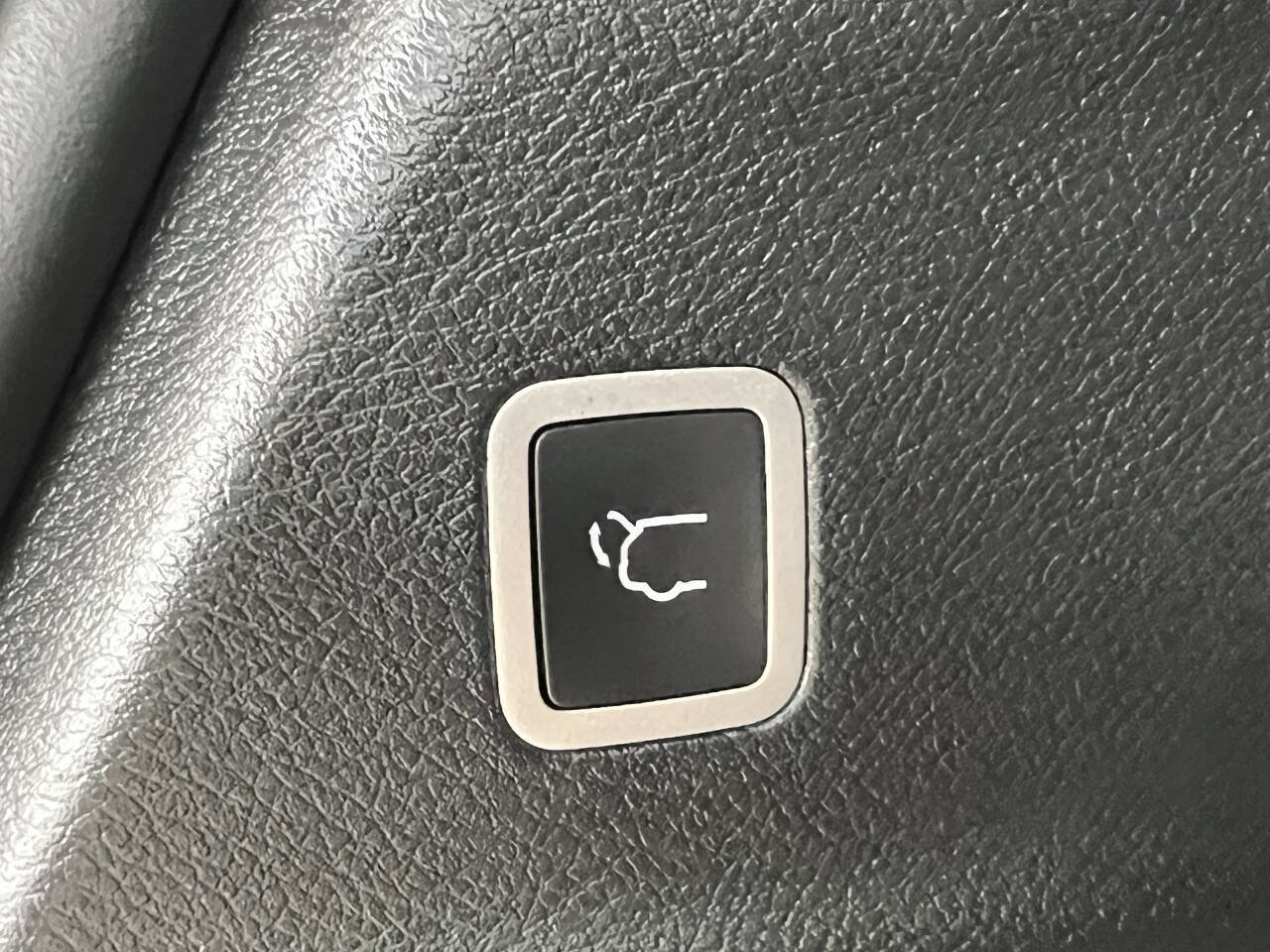 Used 2023 Chrysler Pacifica Touring-L w/ Uconnect Theater Family Group image 39