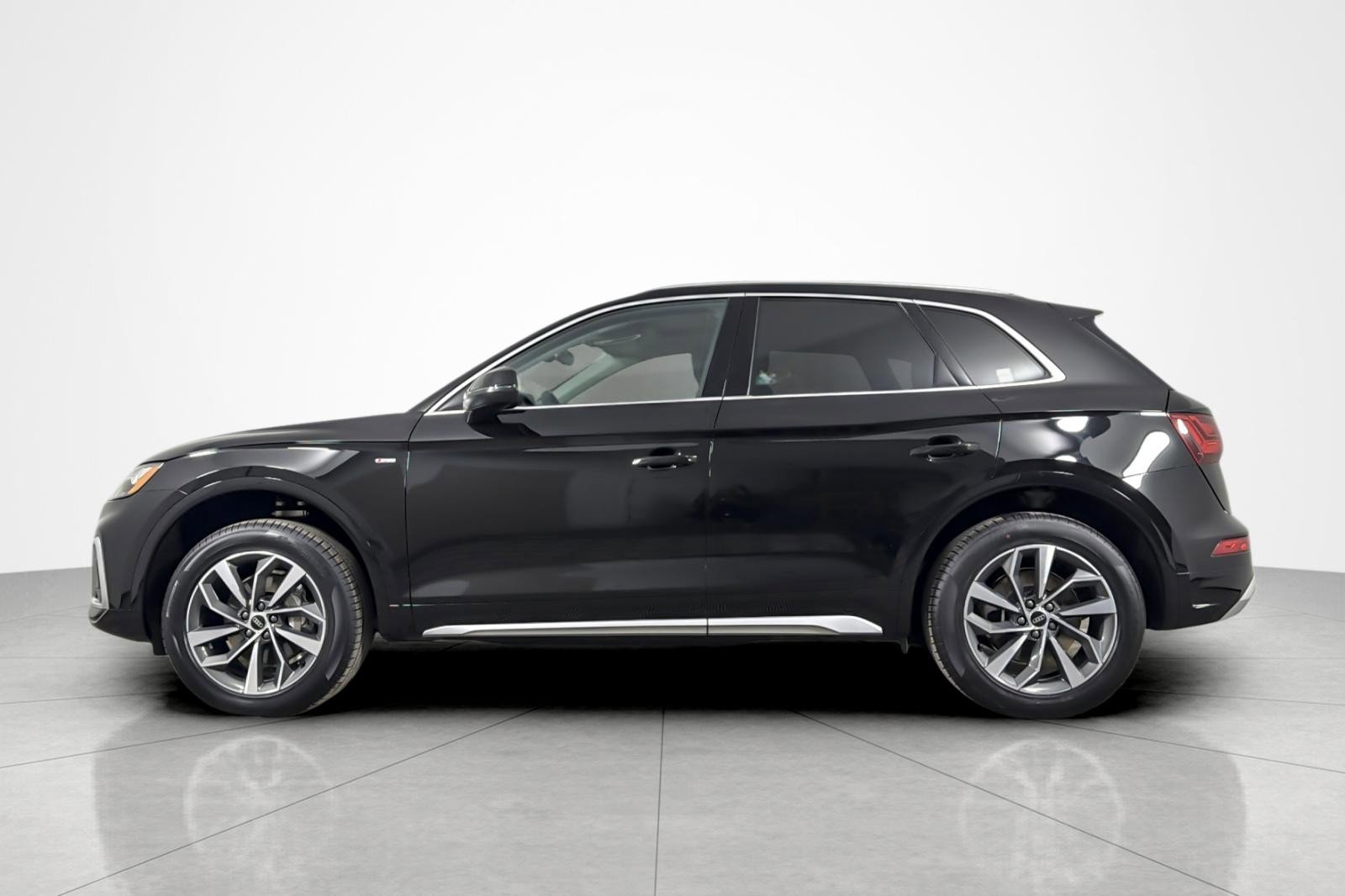 Used 2023 Audi Q5 2.0T Premium w/ Convenience Package AWD/4WD image 2