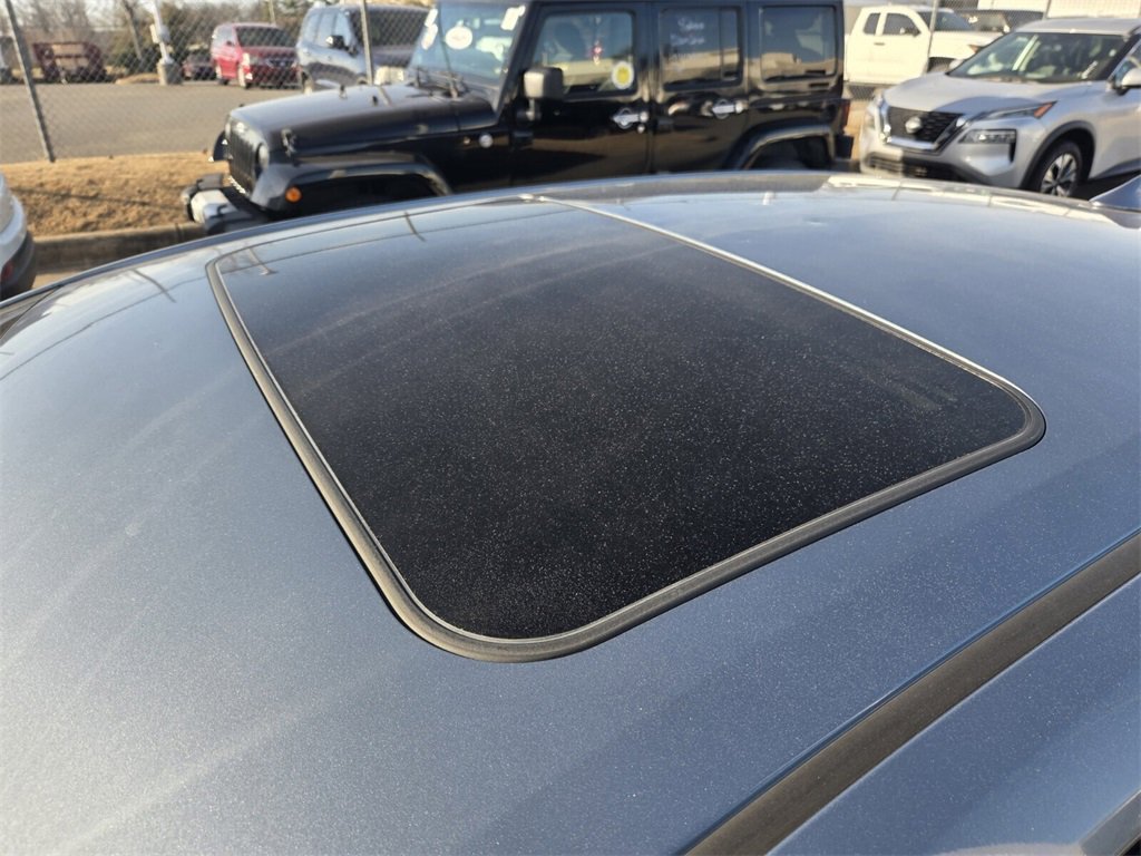 Used 2020 Toyota Corolla SE w/ SE Premium Package image 9