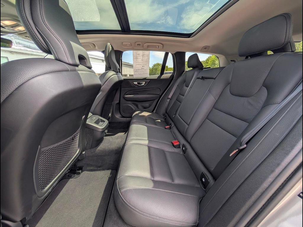 Certified 2025 Volvo V60 B5 Cross Country Plus AWD/4WD image 15