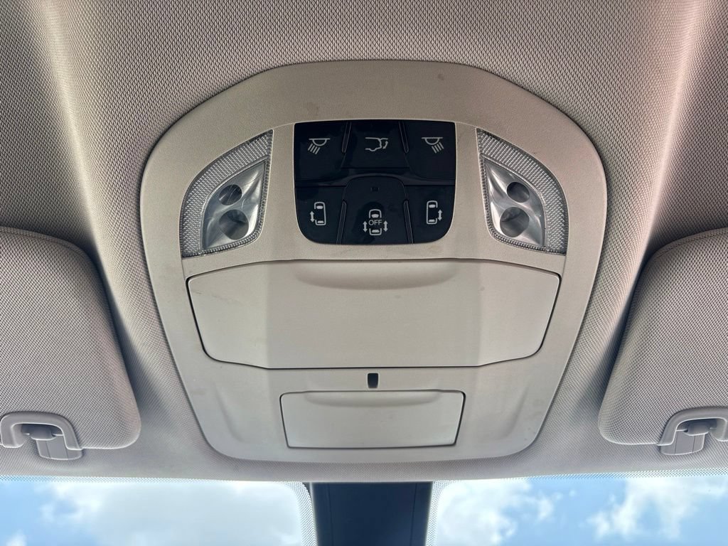 Used 2020 Chrysler Voyager Lxi FWD image 21