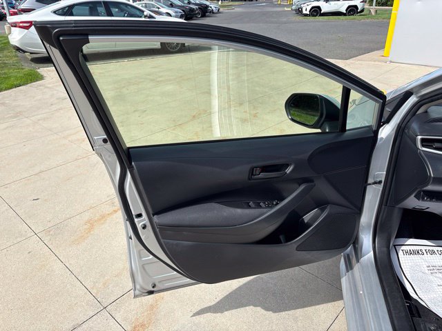 Used 2025 Toyota Corolla LE AWD/4WD image 28