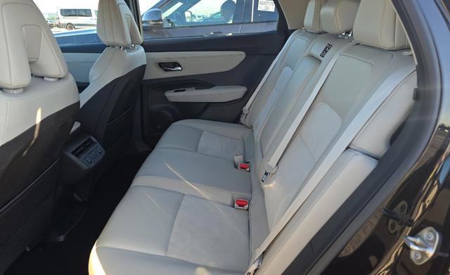 Used 2023 Nissan Ariya AWD image 8