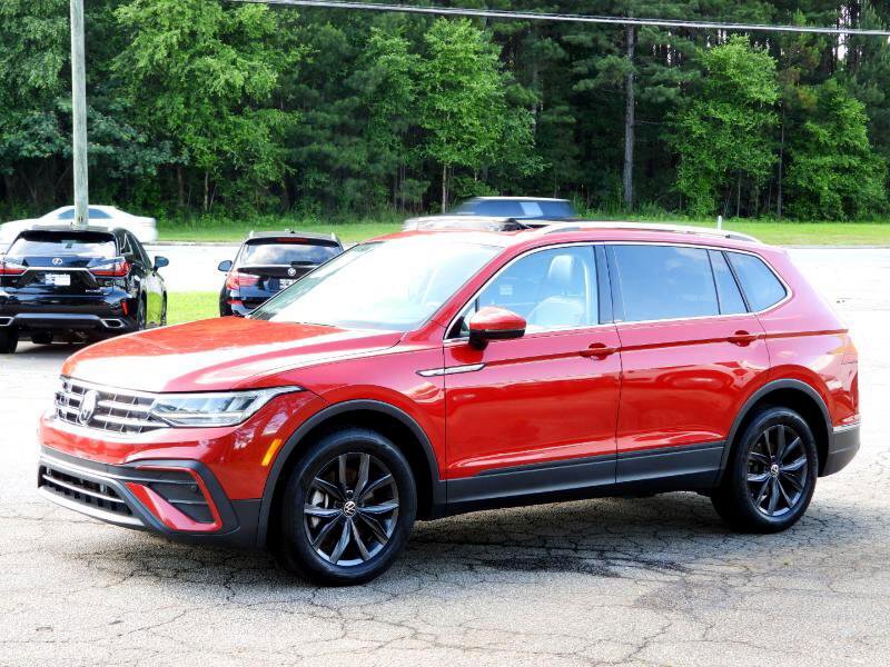 Used 2023 Volkswagen Tiguan SE w/ Panoramic Sunroof Package image 14