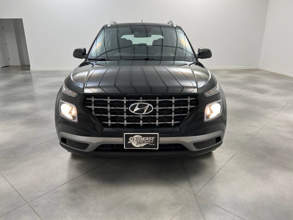 Used 2025 Hyundai Venue SEL FWD image 3