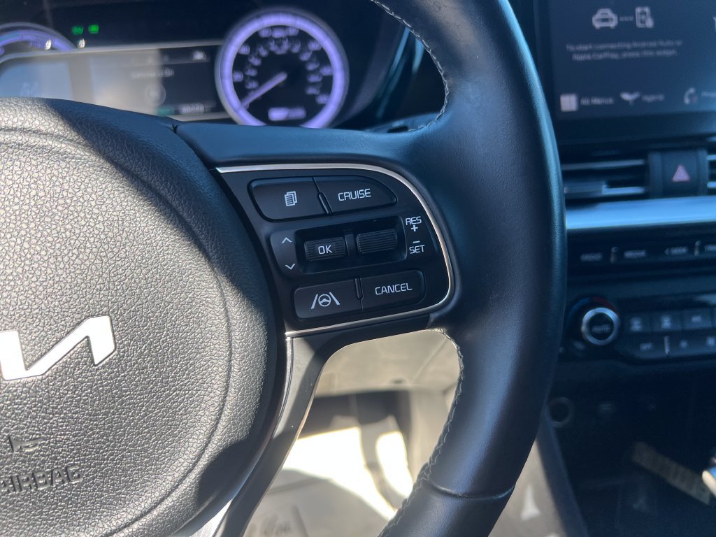 Certified 2022 Kia Niro LXS FWD image 11