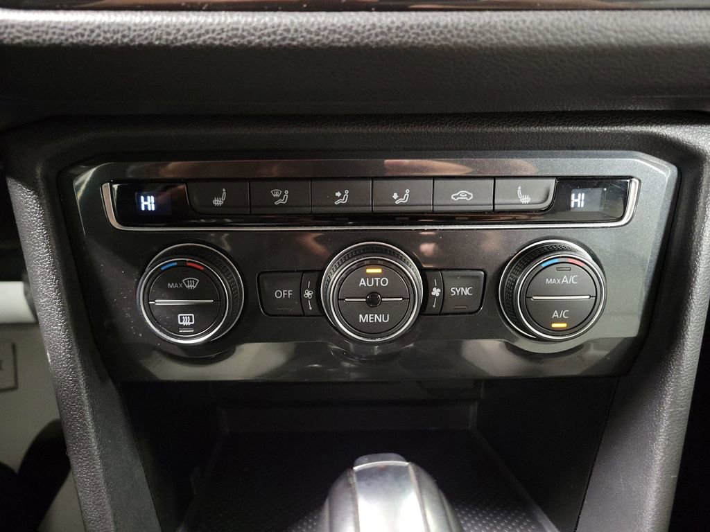 Used 2019 Volkswagen Tiguan SE image 18