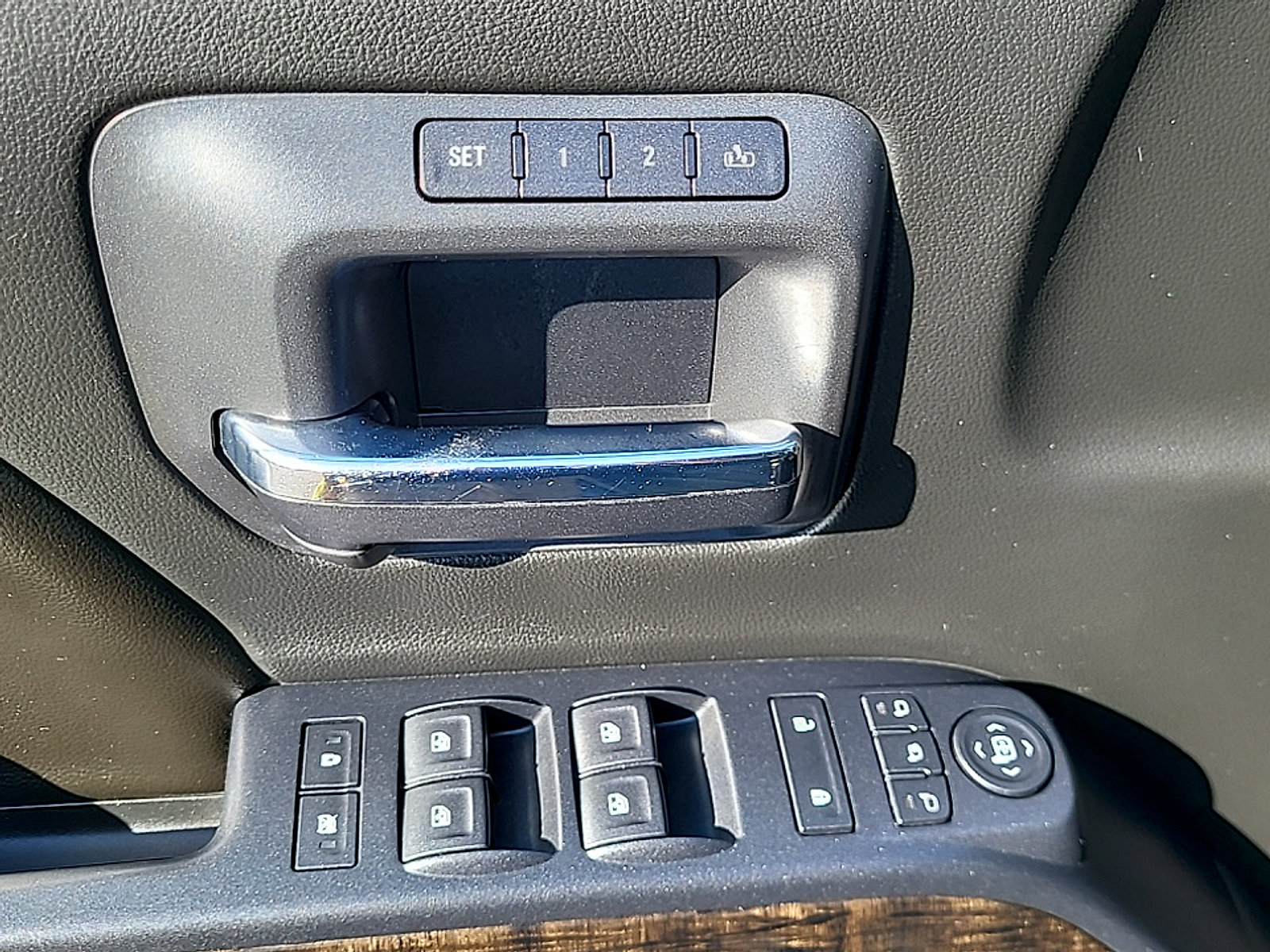 Used 2016 GMC Sierra 1500 Denali w/ Enhanced Driver Alert Package AWD/4WD image 15