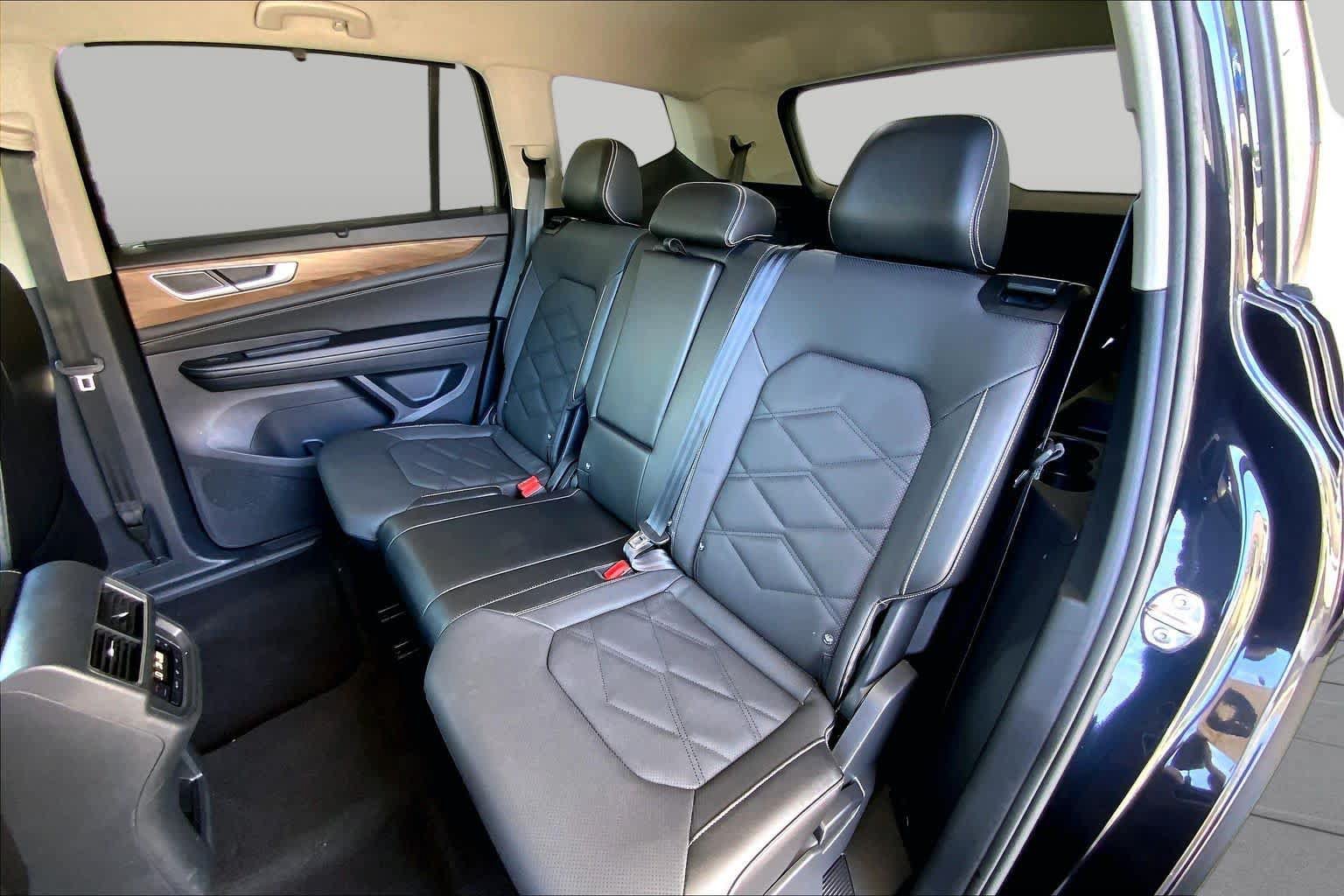 Used 2024 Volkswagen Atlas SE AWD/4WD image 21