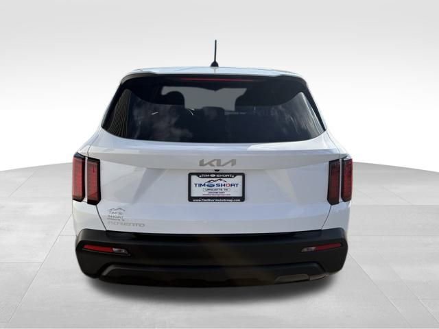 Used 2023 Kia Sorento LX image 10