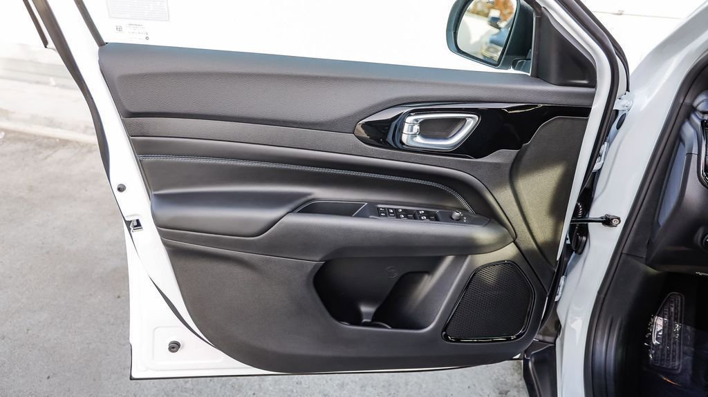 New 2026 Jeep Compass Latitude image 21