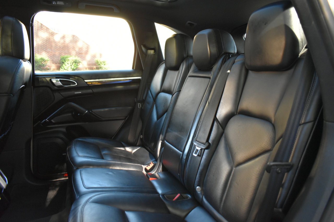 Used 2018 Porsche Cayenne Platinum Edition image 29