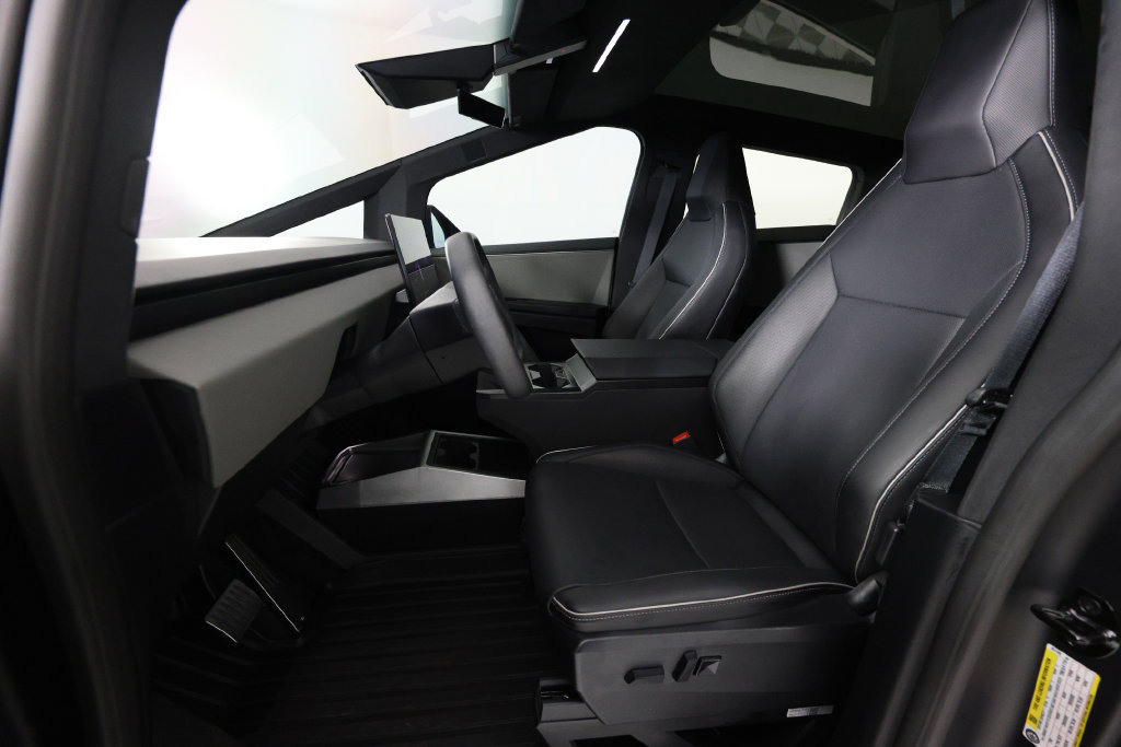 Used 2024 Tesla Cybertruck AWD Crew Cab image 17