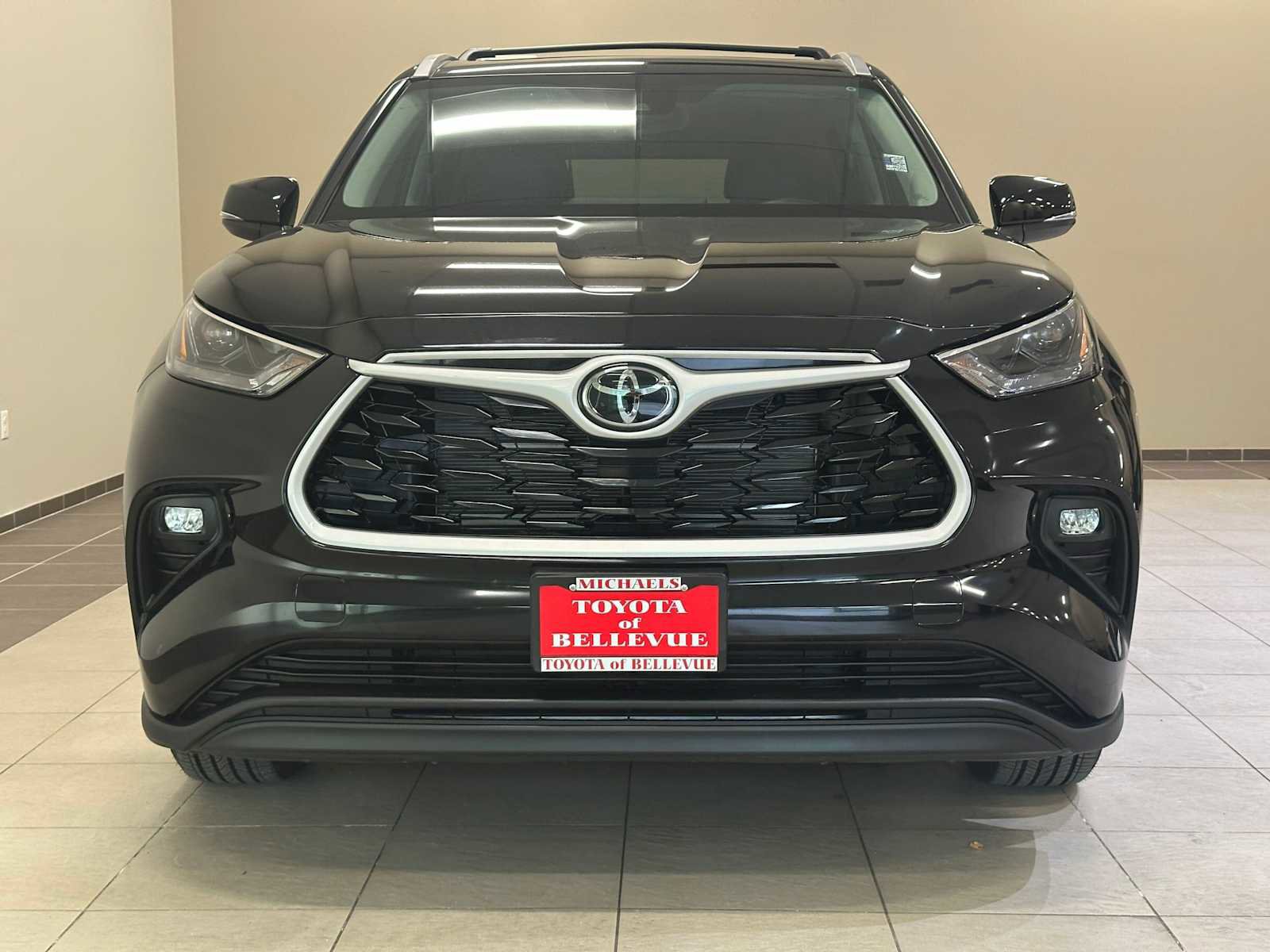 Certified 2025 Toyota Highlander XLE image 6