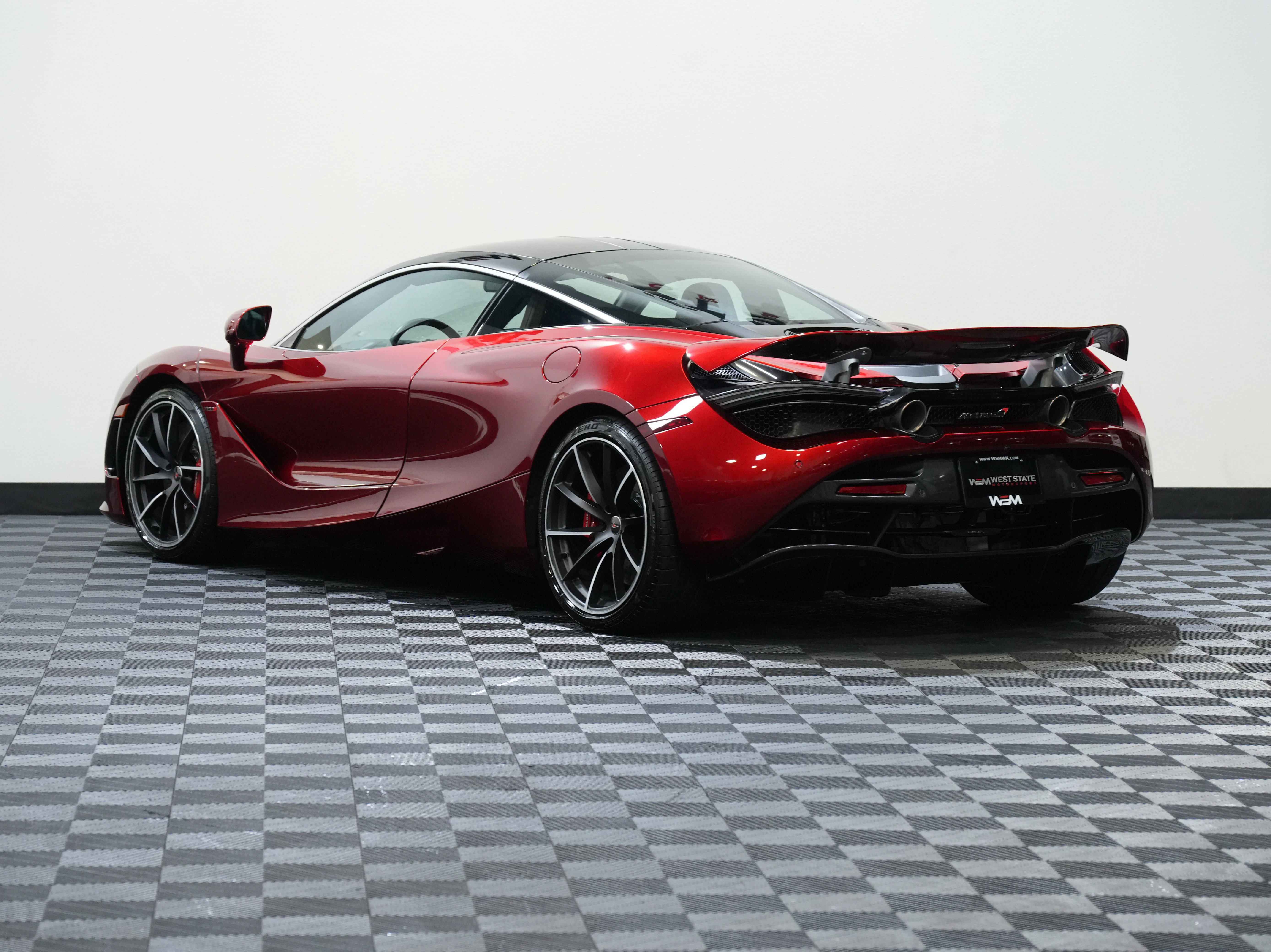 Used 2018 McLaren 720S image 8