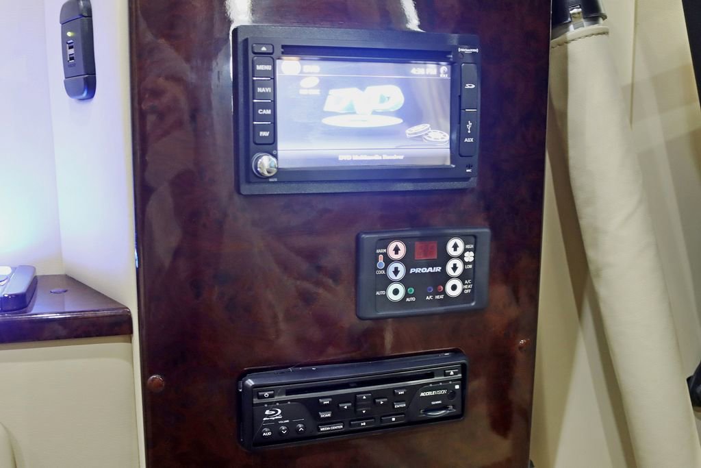 Used 2015 Mercedes-Benz Sprinter 3500 image 31