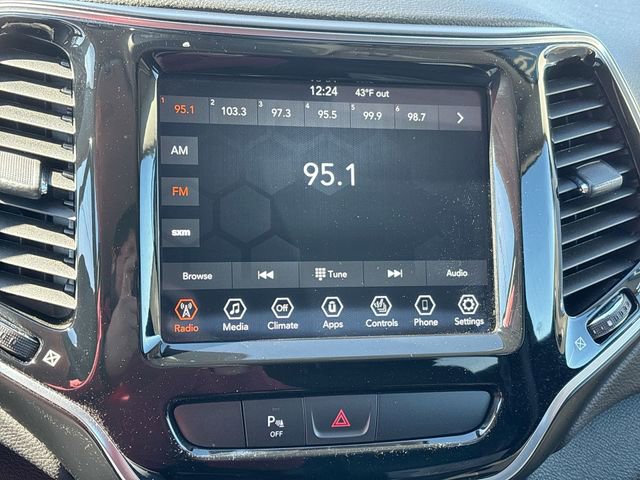 Used 2019 Jeep Cherokee Limited image 23