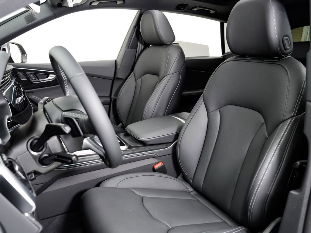 Certified 2025 Audi Q8 Prestige AWD/4WD image 4