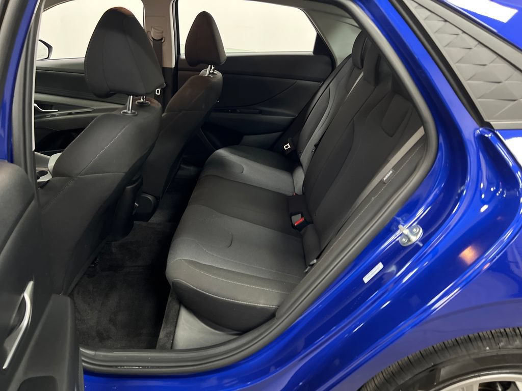 Used 2025 Hyundai Elantra SE w/ Cargo Package FWD image 26