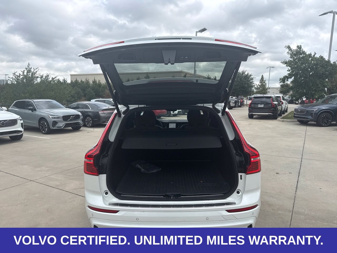 Certified 2024 Volvo XC60 B5 Plus w/ Protection Package Premier AWD/4WD image 17