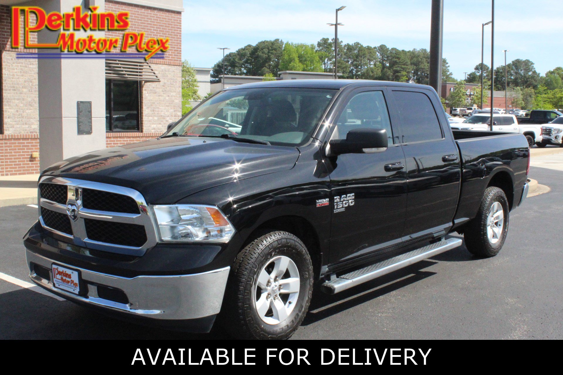 Used 2020 RAM 1500 Classic SLT w/ Luxury Group RWD image 1
