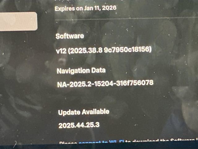 Used 2022 Tesla Model Y Long Range image 27