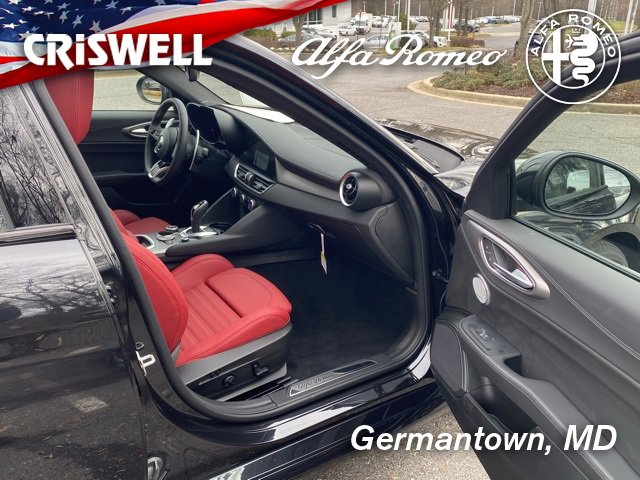 New 2025 Alfa Romeo Giulia AWD image 39