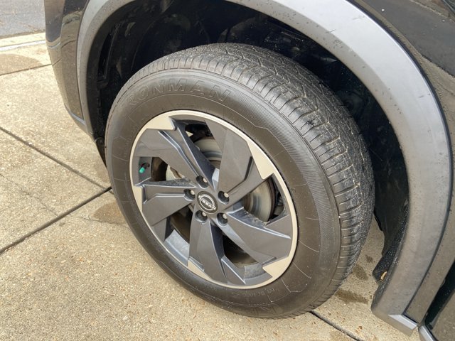 Used 2024 Nissan Rogue SV FWD image 25