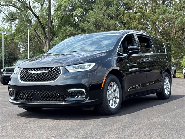 New 2025 Chrysler Pacifica Select image 9
