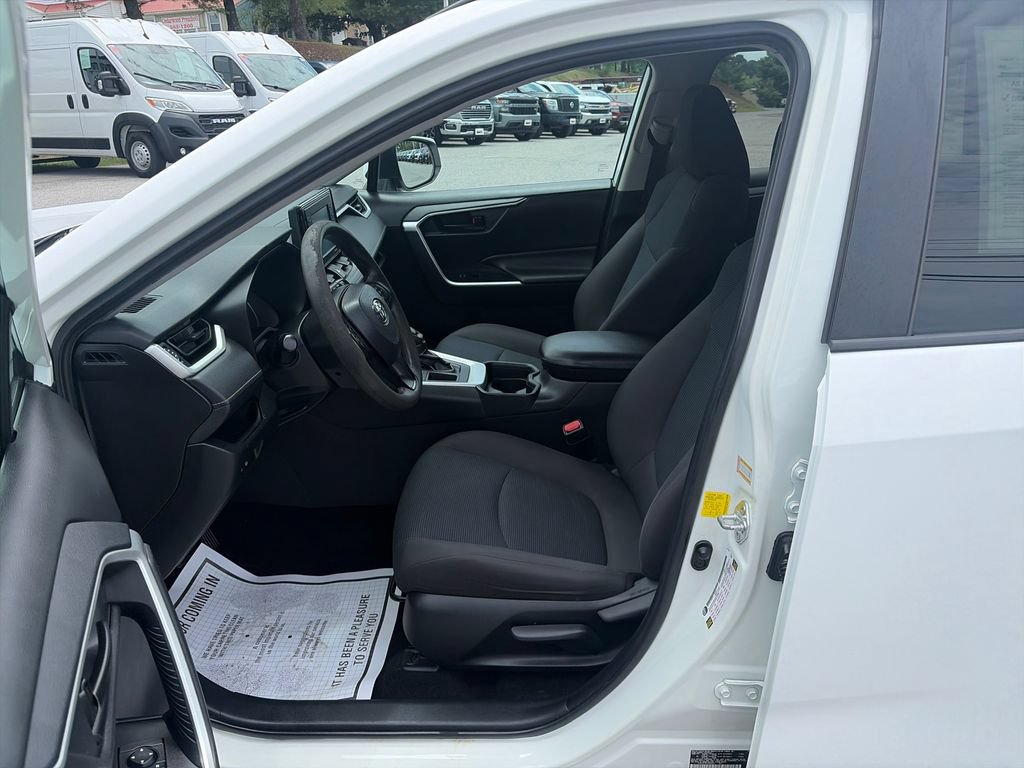 Used 2020 Toyota RAV4 LE FWD image 10