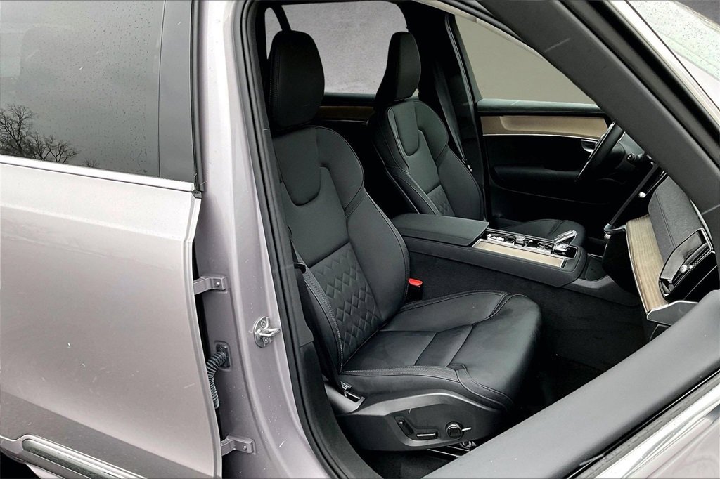 Used 2026 Volvo XC90 B5 Plus w/ Protection Package image 30