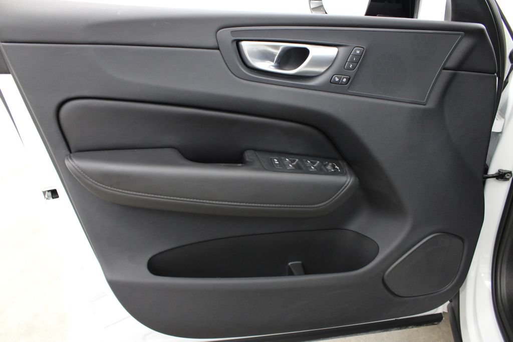 Used 2024 Volvo XC60 B5 Plus w/ Protection Package Premier AWD/4WD image 18