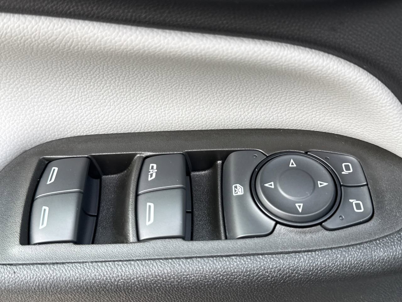 Used 2023 Chevrolet Equinox LT w/ LPO, Floor Liner Package AWD/4WD image 15