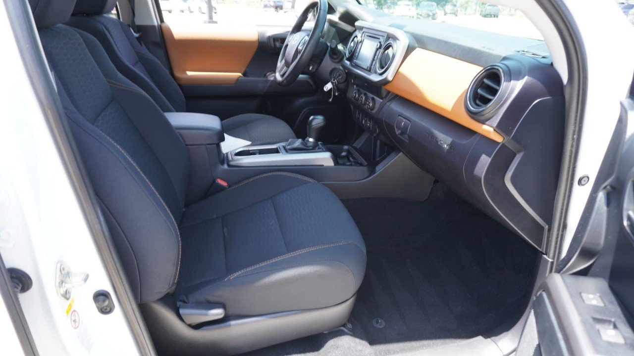 Used 2019 Toyota Tacoma SR5 RWD image 12