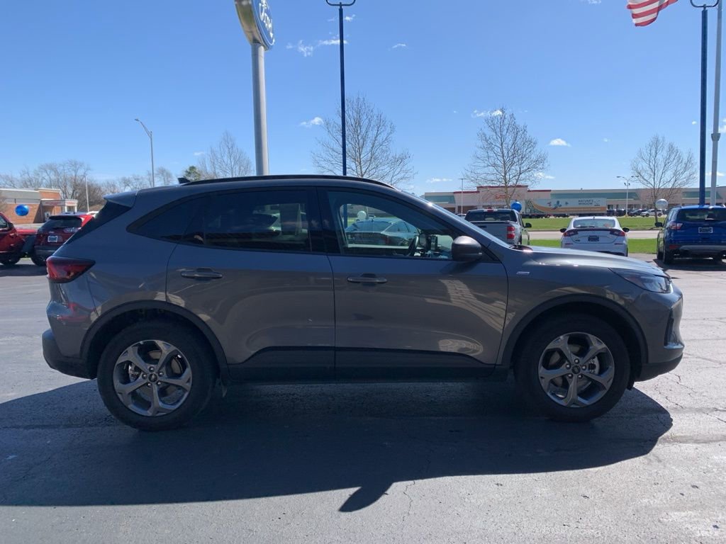 Used 2025 Ford Escape ST-Line AWD/4WD image 2