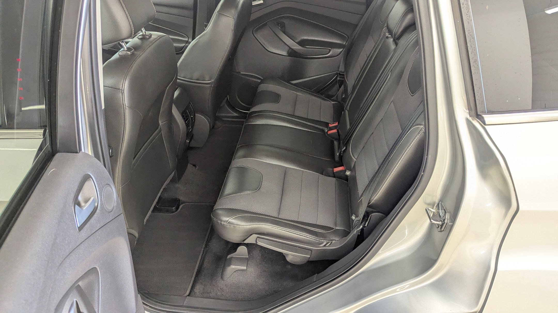 Used 2015 Ford Escape SE w/ SE Chrome Package image 14