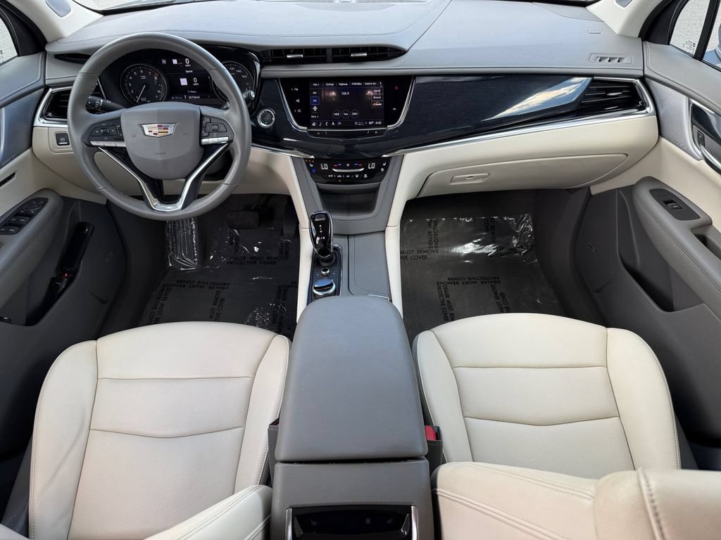 Used 2025 Cadillac XT6 Premium Luxury w/ Technology Package AWD/4WD image 12
