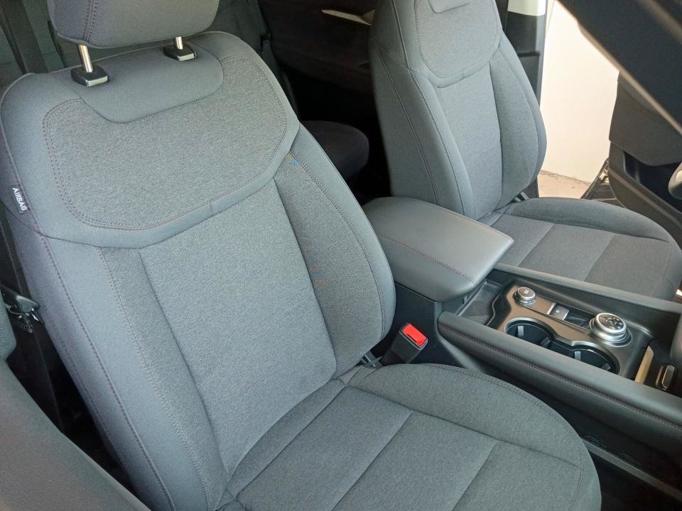 Used 2025 Ford Explorer Active RWD image 31