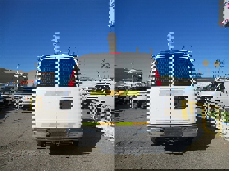 Used 2014 Chevrolet Express 2500 image 3